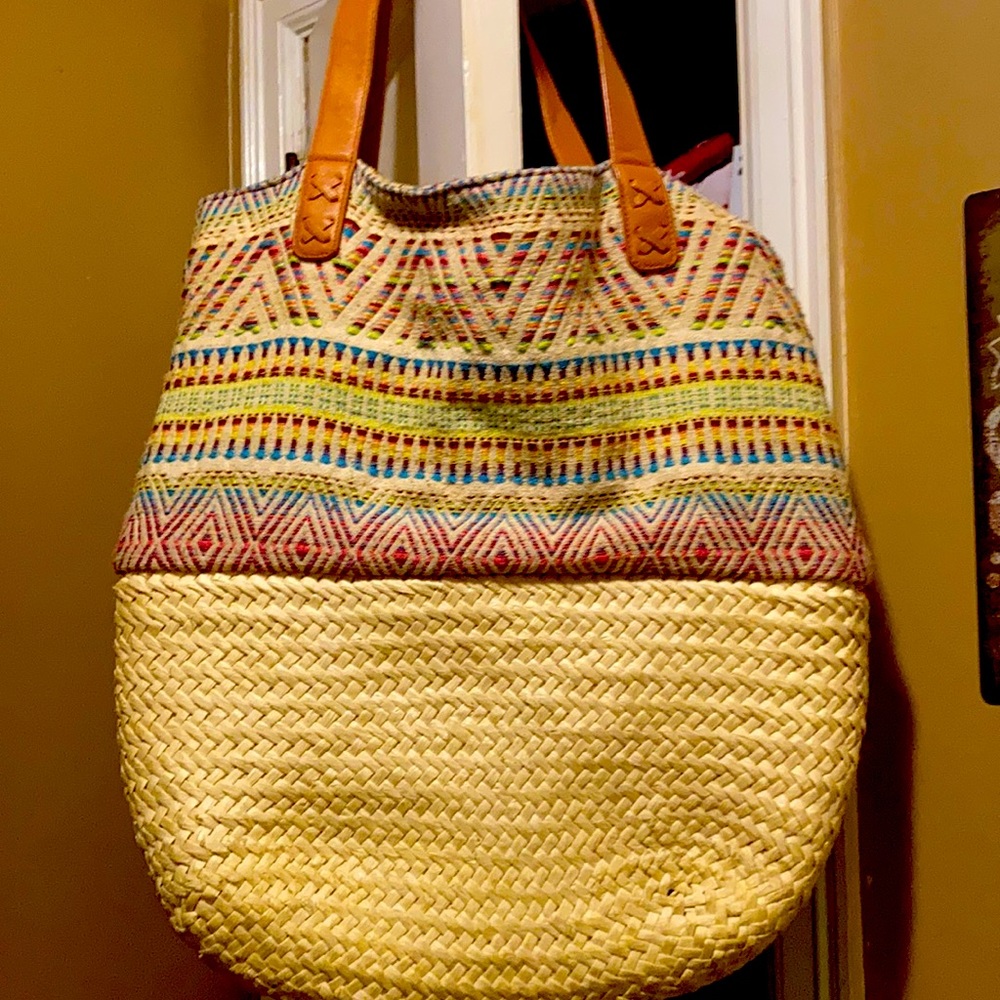 Oversized bohemian over the shoulder Bag, used and in good condition.